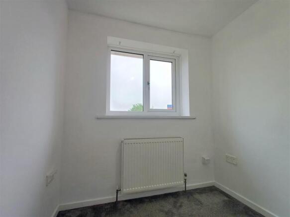 3 bed Semi-Detached to rent Image 8
