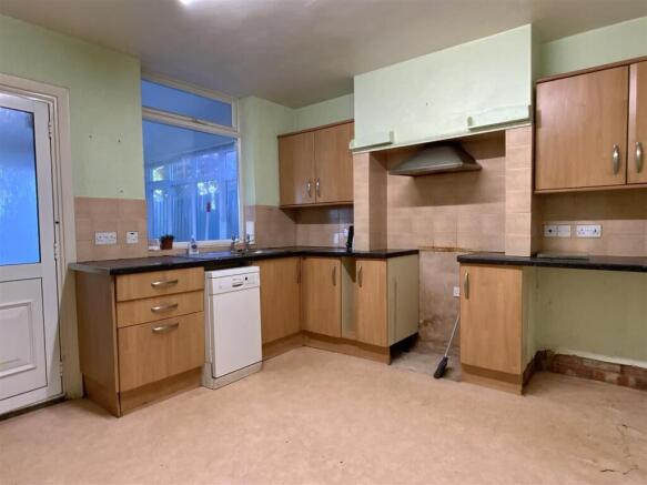 Kitchen/ Dining Room
