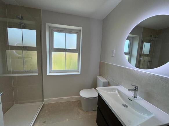 4 bed House for sale Image 12