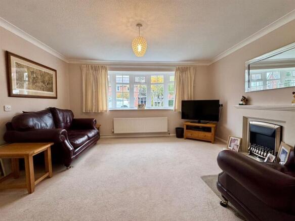 Lounge (2)-fotor-20251016154635.jpg