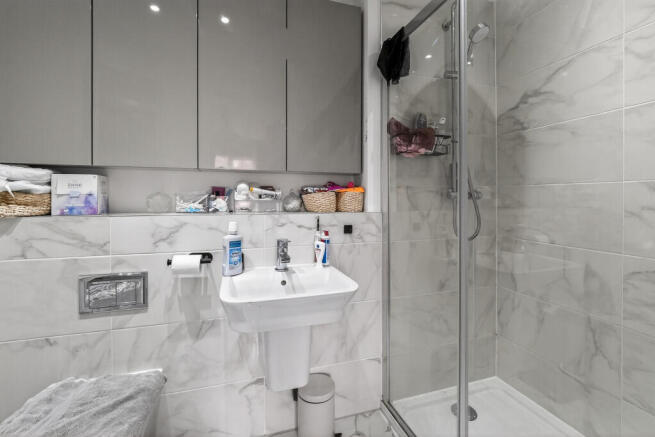 4 bed Detached for sale Image 8