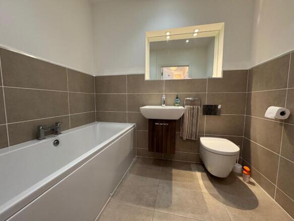 2 bed Flat to rent Image 11