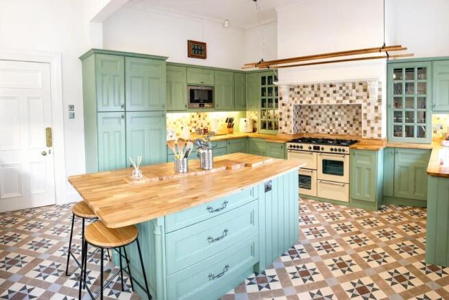 4 bed Semi-Detached for sale Image 6