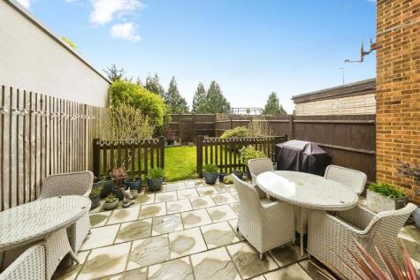 Fairway Close, Copthorne, Crawley