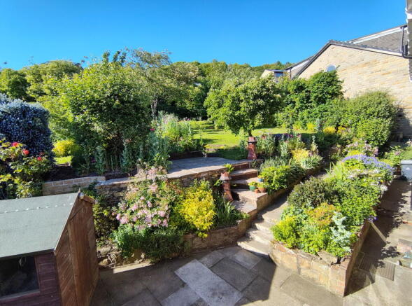 4 bed Detached for sale Image 2