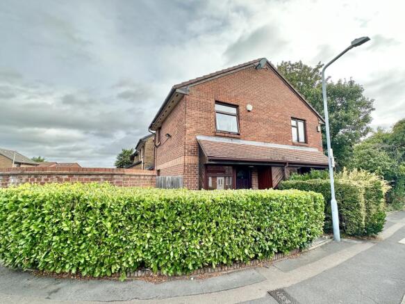 1-bed semi-detached on Gibson Road, Dagenham, Redbridge, £285,000