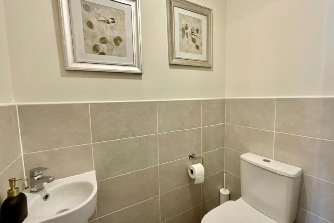 4 bed Semi-Detached for sale Image 8