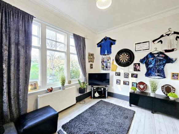 2 bed Flat for sale Image 8