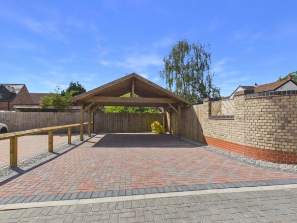 4 bed Detached for sale Image 12