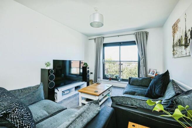 2 bed Flat for sale Image 5