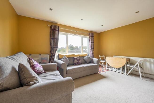 Brading crescent E11