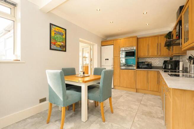 KITCHEN DINER