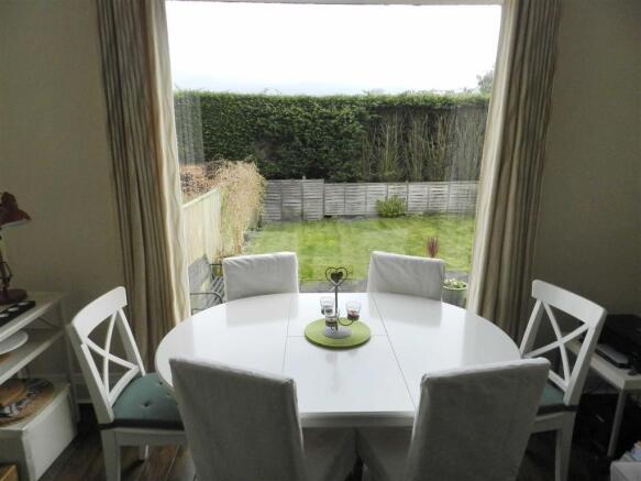 DINING ROOM/SITTING 