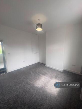 2 bed Terraced to rent Image 8