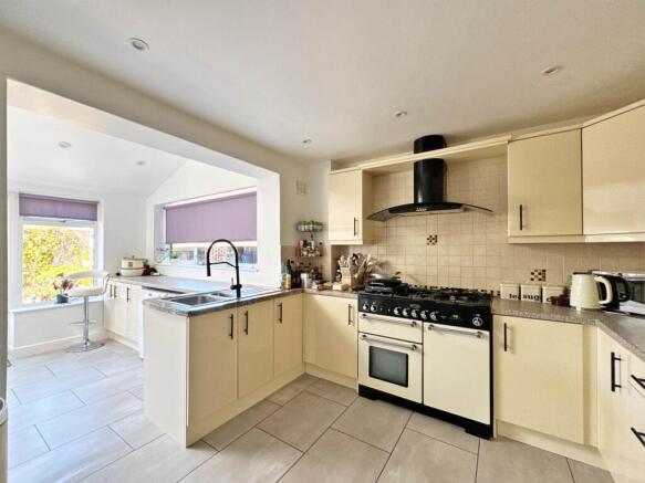 3 bed Town House for sale Image 7