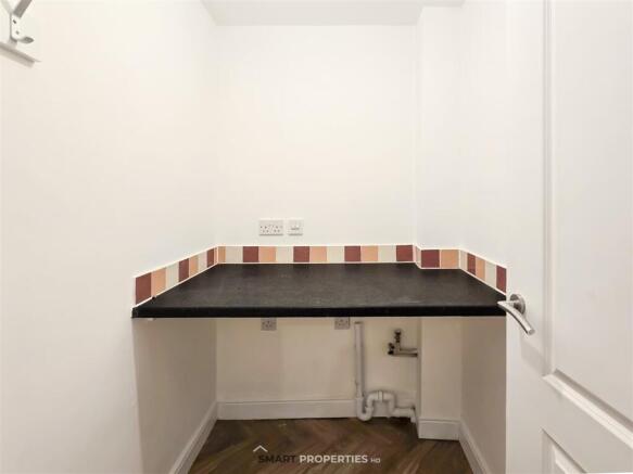 2 bed Flat for sale Image 6