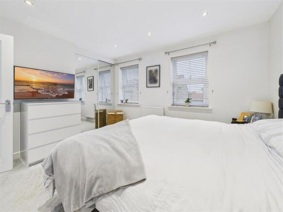 3 bed Semi-Detached for sale Image 11