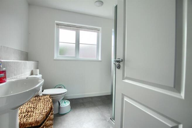 4 bed Detached for sale Image 11