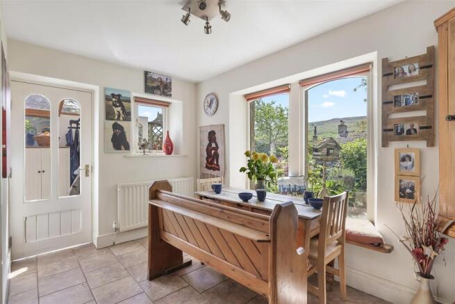 4 bed Detached for sale Image 4