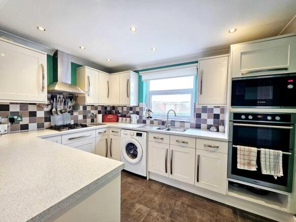 3 bed Semi-Detached Bungalow for sale Image 4