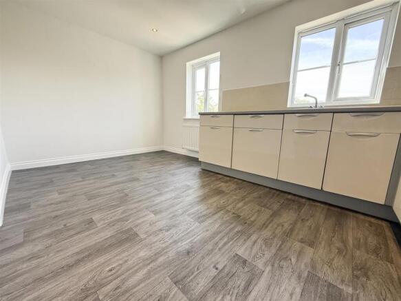 3 bed Town House for sale Image 12