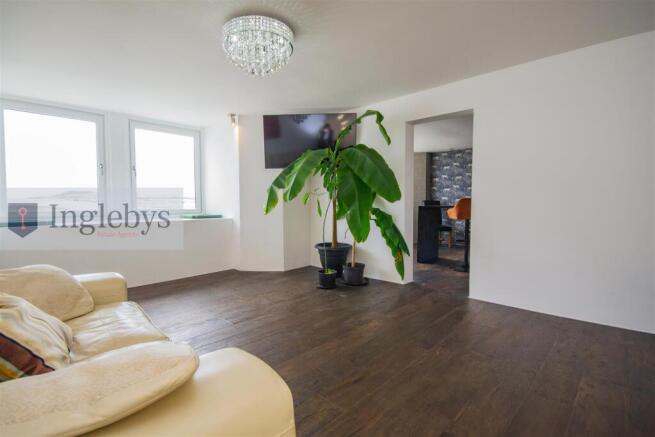 3 bed Apartment for sale Image 10