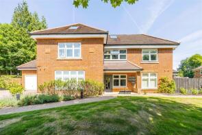 Flat 5, 134 Amberleigh House, Carlton Road, Reigate RH2 0JF