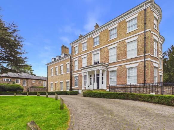 2 bed Apartment for sale Image 12