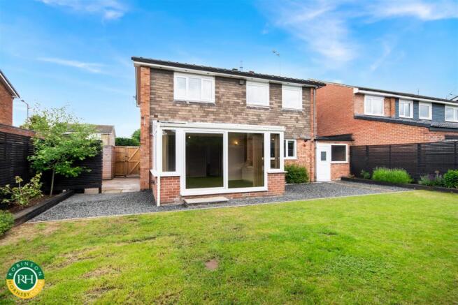 4 bed Detached for sale Image 5
