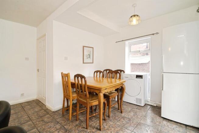 3 bed Semi-Detached for sale Image 6
