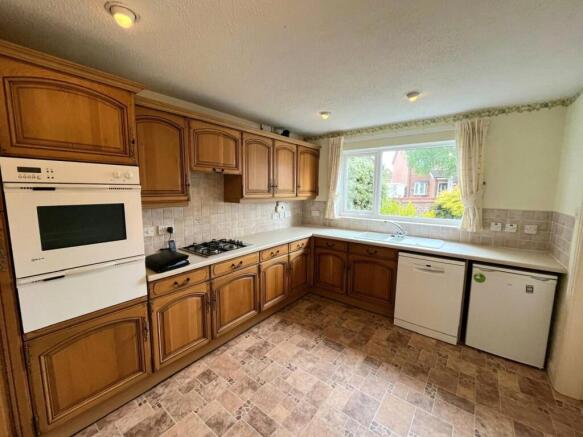 4 bed Detached for sale Image 10