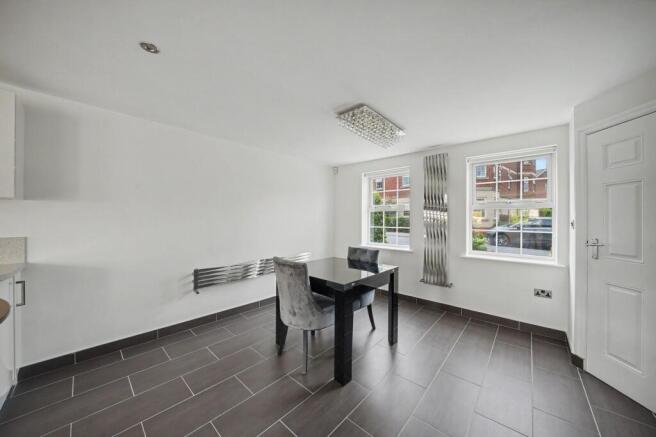 5 bed Detached for sale Image 8