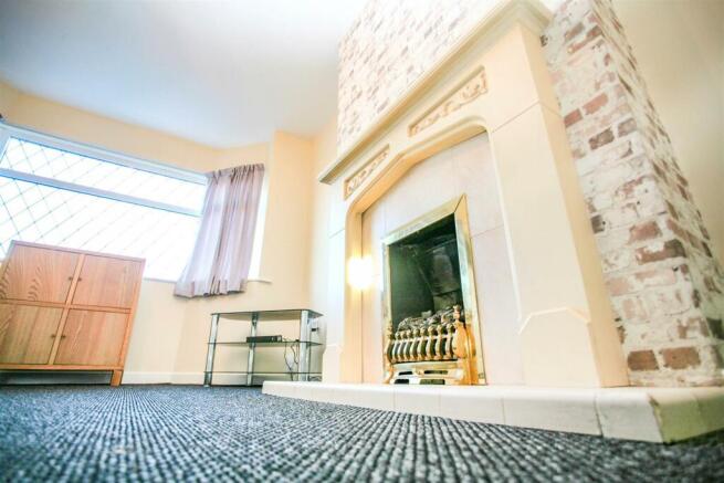 BAY FRONTED LOUNGE