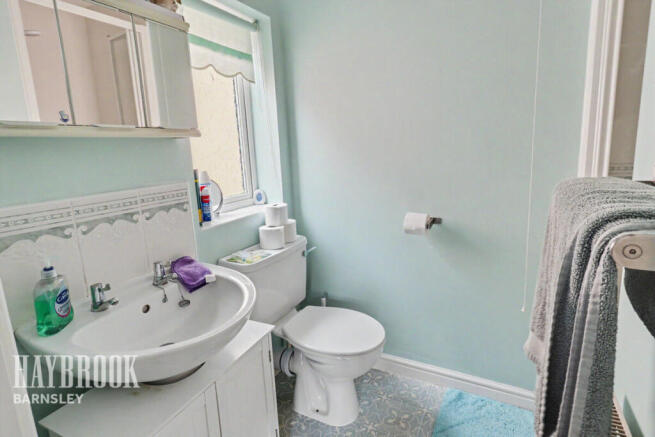 4 bed Detached for sale Image 10