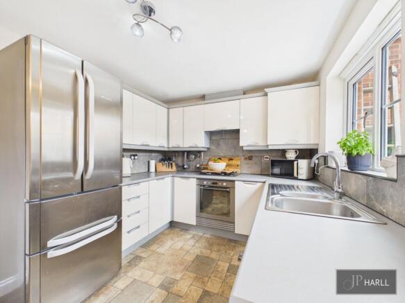 3 bed Semi-Detached for sale Image 6