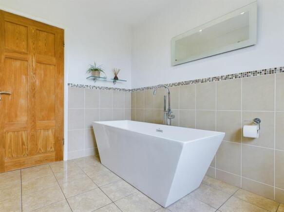 Free standing bath