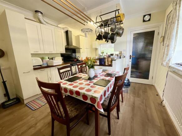 4 bed House for sale Image 4