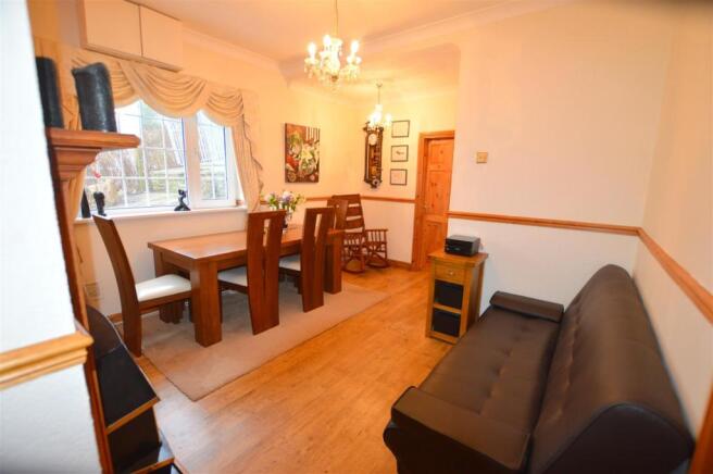 SITTING ROOM/DINER