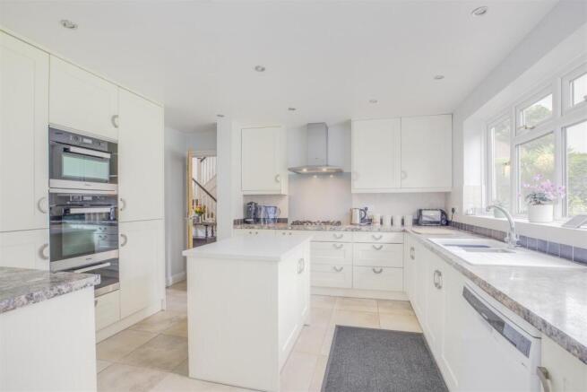 43 Wheeler Avenue, HP10 8EB-10.jpg