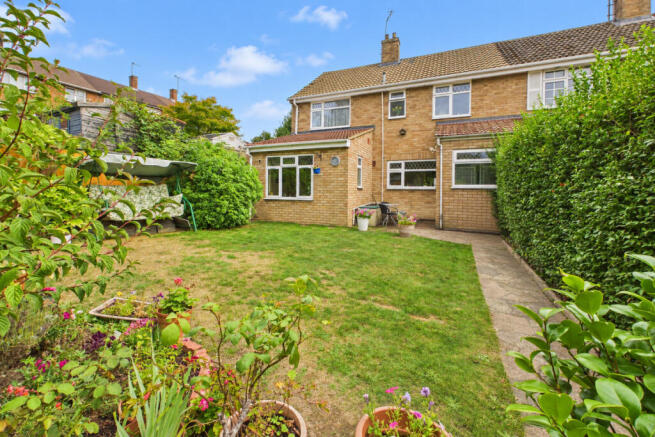 3-bed semi-detached on Risedale Hill, Hemel Hempstead, HP3, £500,000
