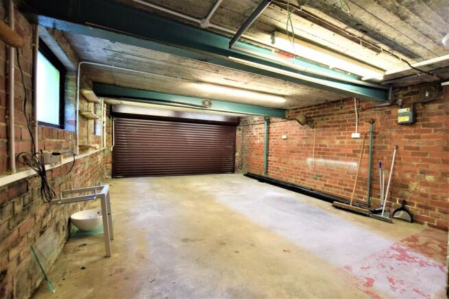 4 bed Detached to rent Image 8