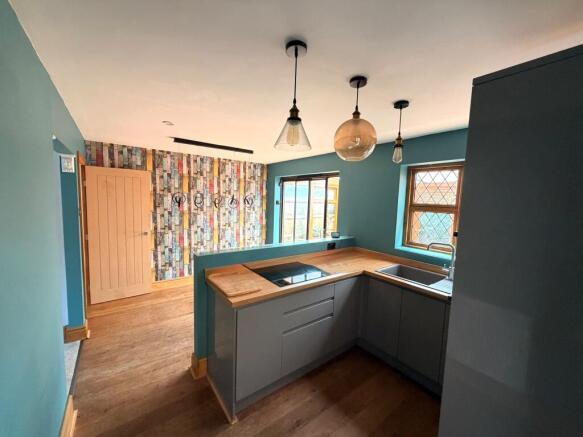 3 bed Semi-Detached for sale Image 8