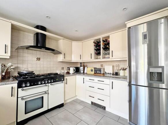 3 bed Town House for sale Image 6