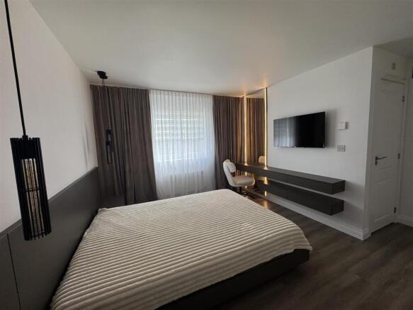 4 bed Detached for sale Image 10