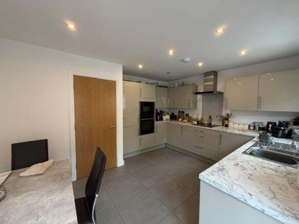 4 bed Semi-Detached for sale Image 7