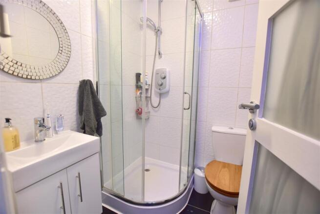 Bathroom 2.JPG