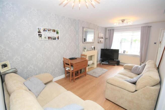 SPACIOUS OPEN PLAN LIVING ROOM