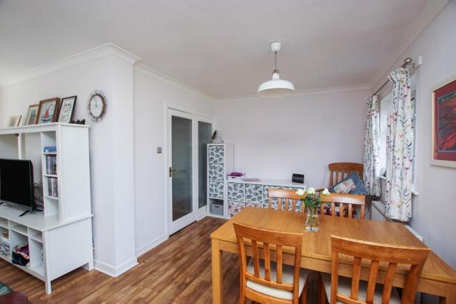 Lounge/Dining Area