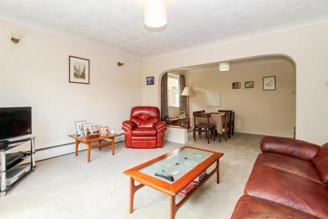 4 bed Detached for sale Image 5