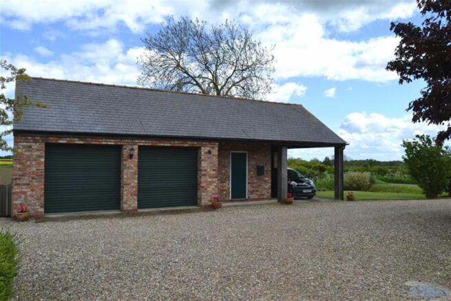 GARAGE BLOCK